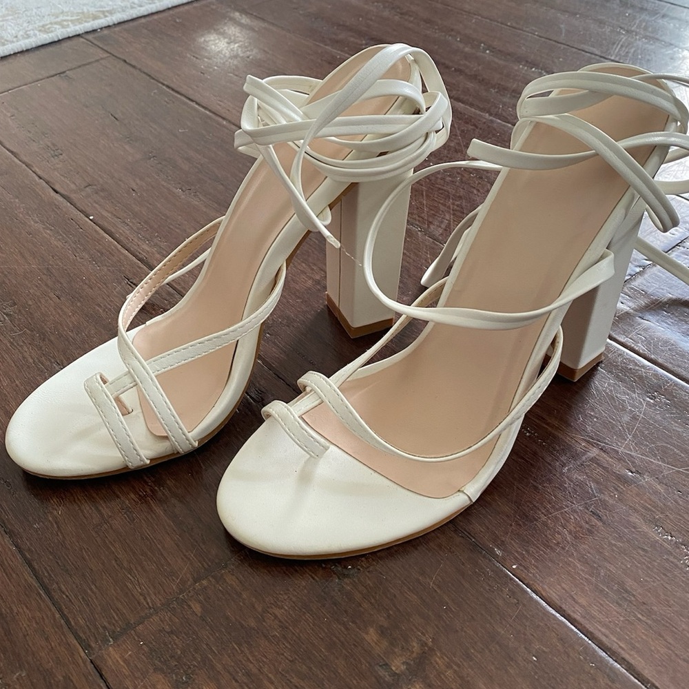 Pretty Little Thing White Toe Loop Lace Up Square High Block Heels Size 5